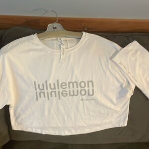 Lululemon cropped long sleeve top